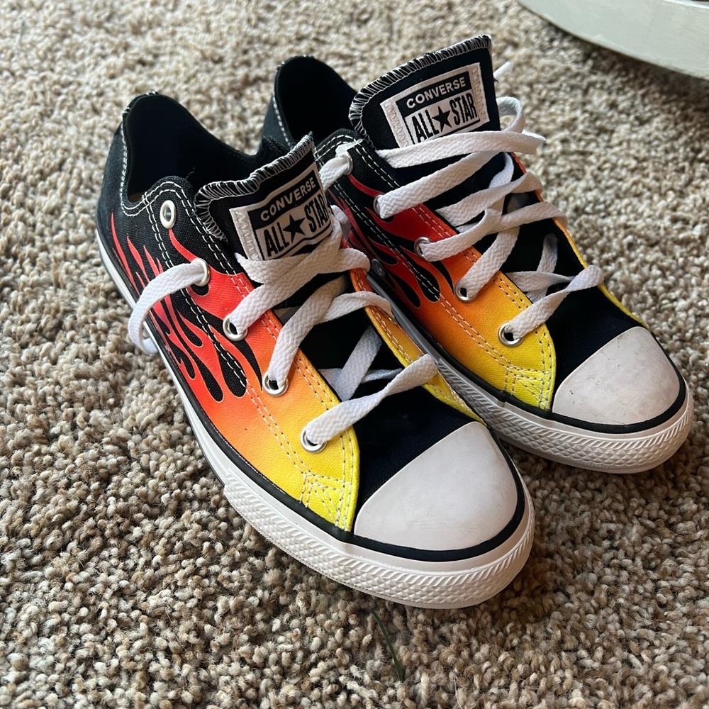 Youth converse size 3 brand new